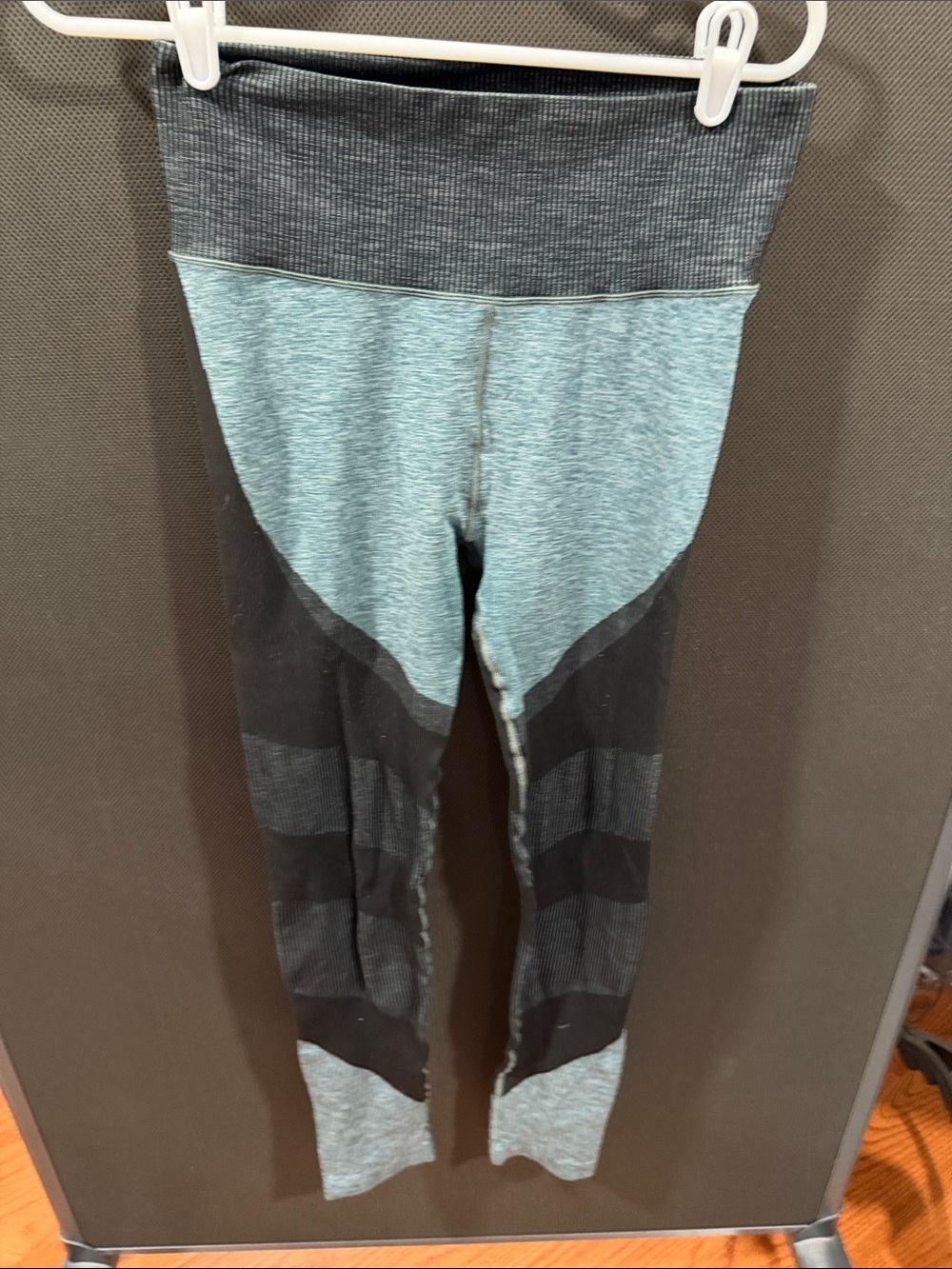 Alo leggings, no size I believe the size small
